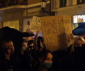 Czarny spacer ulicami Torunia 