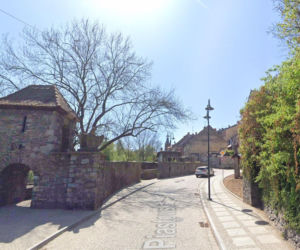 To jedno z najpiękniejszych miast na Dolnym Śląsku. Leży na skale i zachwyca widokami!