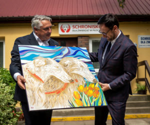 Naftowy gigant wspiera braci mniejszych z płockiego schroniska