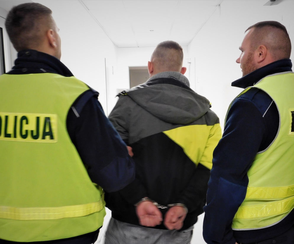 Policjanci zatrzymali mężczyznę za groźnę i niszczenie mienia