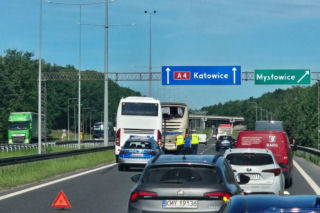 Zderzenie autokarów przewożących dzieci na A4. Są ranni