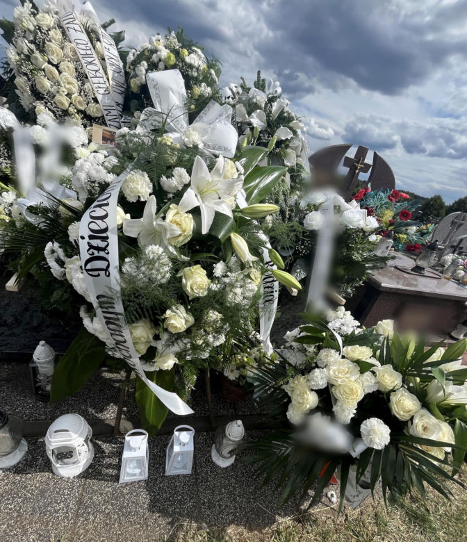 Tuszów Narodowy. Grób Dominiki i Grzesia, którzy zginęli w tragicznym wypadku