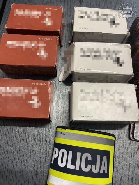 Nielegalnie sprzedawał przez internet leki na potencję