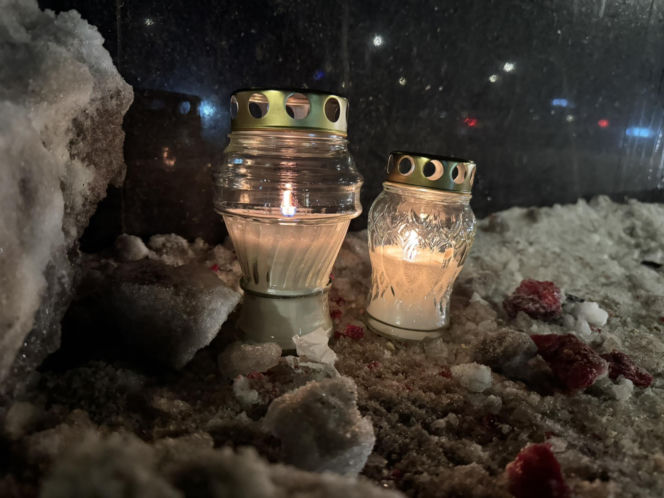 Zginął mały chłopiec. W miejscu tragedii zapłonęły znicze. Warszawa wstrząśnięta wypadkiem na Grochowskiej