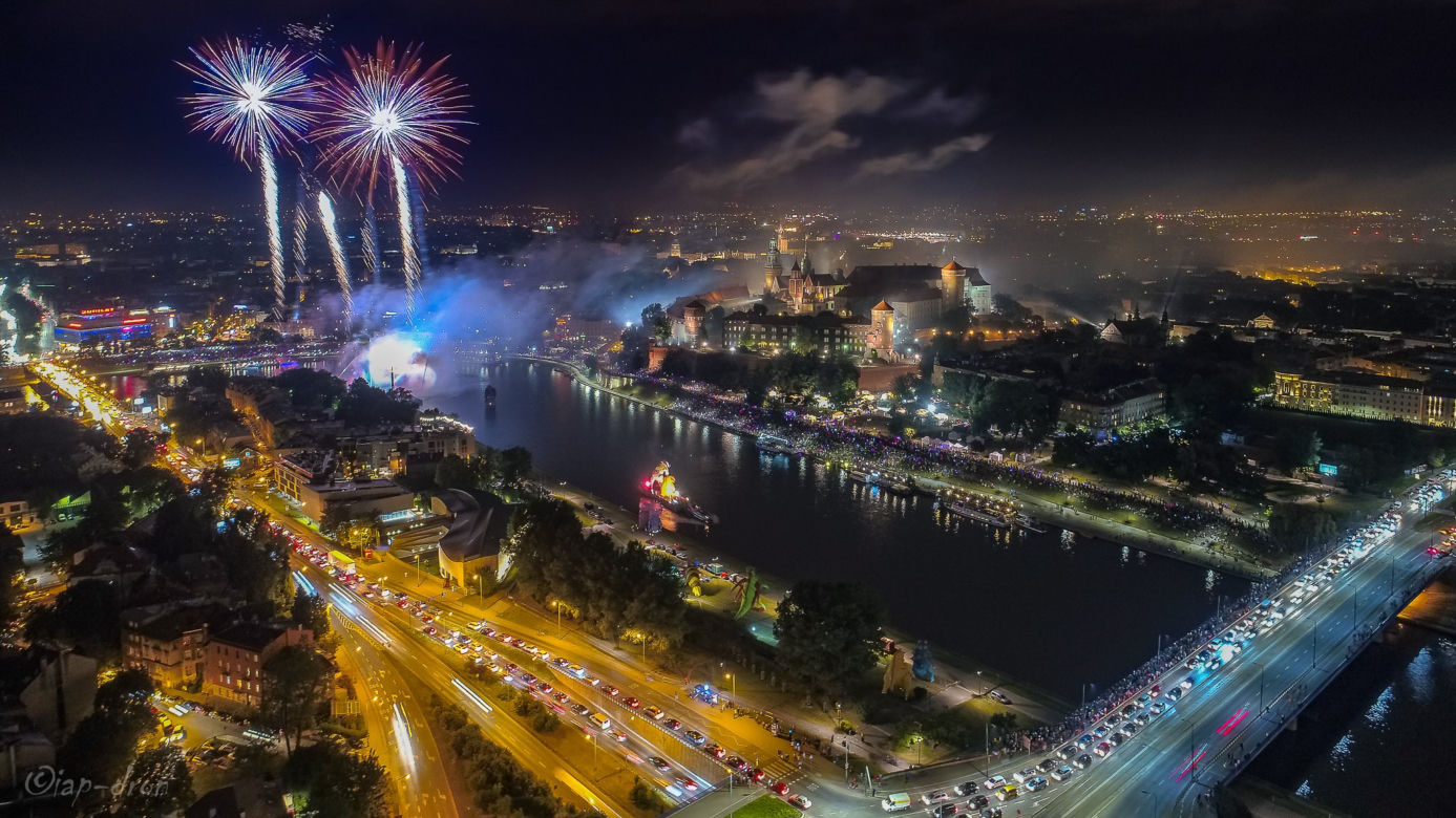 Kraków niczym Las Vegas. Takich zdjęć nocnego miasta jeszcze nie widziałeś