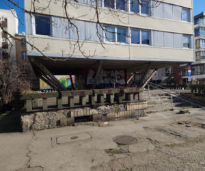 Trzonolinowiec - wieżowiec przy Kościuszki we Wrocławiu z lat 60. przed remontem