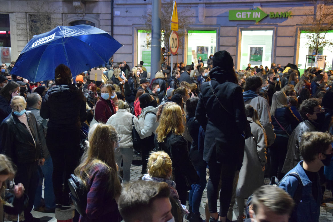 Protest kobiet w Katowicach. Tłumy strajkują przeciwko zakazowi aborcji