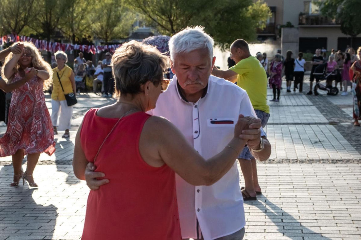 Starachowice i Międzypokoleniowa Potańcówka – Hit sezonu, który pokochali wszyscy