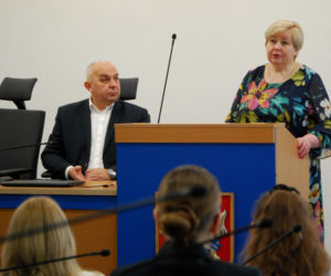 W Siedlcach odbyła się debata uczniów szkół podstawowych pt. „Czy pokolenia potrafią jeszcze ze sobą rozmawiać?”