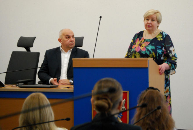 W Siedlcach odbyła się debata uczniów szkół podstawowych pt. „Czy pokolenia potrafią jeszcze ze sobą rozmawiać?”