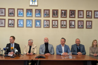 Zamieszanie wokół sprzedaży udziałów Azotów w Tarnowskich Wodociągach. Sąsiednie gminy chcą wykupu, miasto mówi „nie”