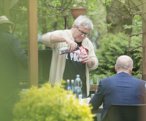 Czarnecki zagryzł ogórkiem