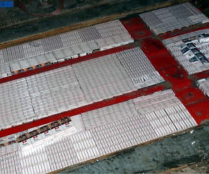 KAS: Ponad 2500 paczek papierosów pod podłogą! [ZDJĘCIA]