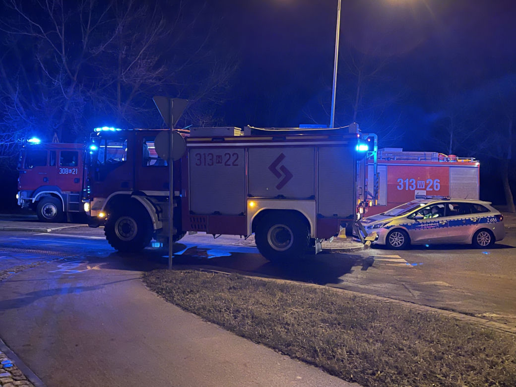 Makabra na Grochowie. Młody mężczyzna rozjechany przez pociąg. 32-latek nie żyje