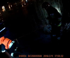 Akcja ratunkowa dwóch 15-latków na pękającym lodzie
