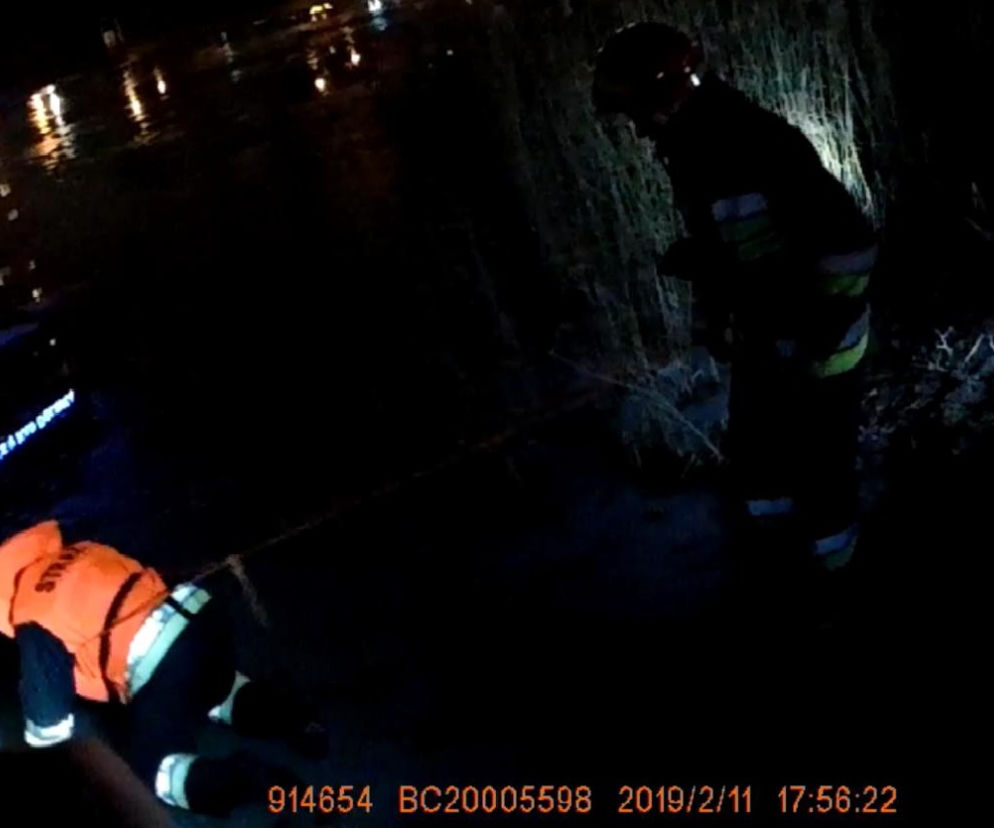 Akcja ratunkowa dwóch 15-latków na pękającym lodzie