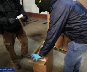 Policjanci wkroczyli do magazynów w Warszawie i na Mazowszu