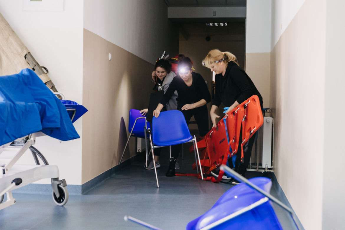 Warunki były ekstremalne. Tak wyglądało zaliczenie przyszłych zamojskuich pielęgniarzy i pielęgniarek
