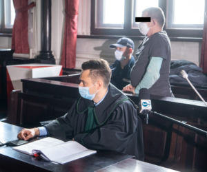 Ogień zabił matkę i trzy córki, bo on po pijaku gotował obiad - ruszył proces