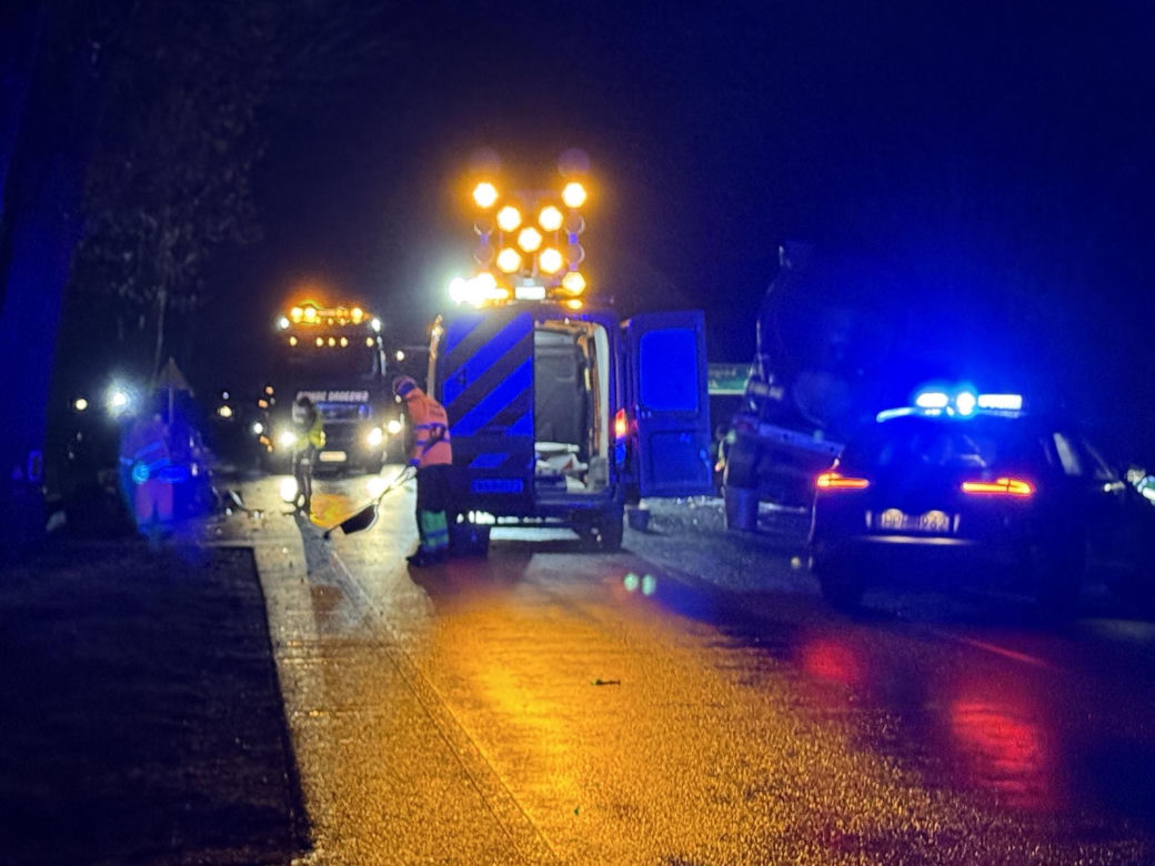 Śmiertelny wypadek pod Grójcem. Samochód osobowy zderzył się z cysterną