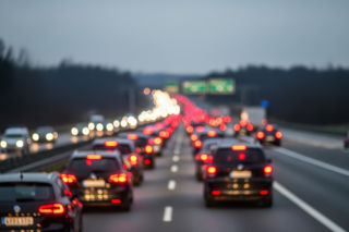 Zderzenie osobówki z ciężarówką na S5. Co sparaliżowało ruch pod Rawiczem?