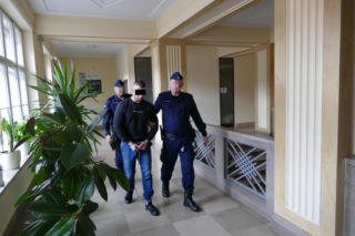 Wypchnął Olę z okna, bo nie chciała do niego wrócić. Drzewa uratowały jej życie