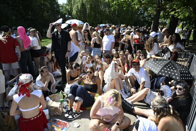 Tłumy w Warszawie! Czekają na koncert Bad Bunny'ego