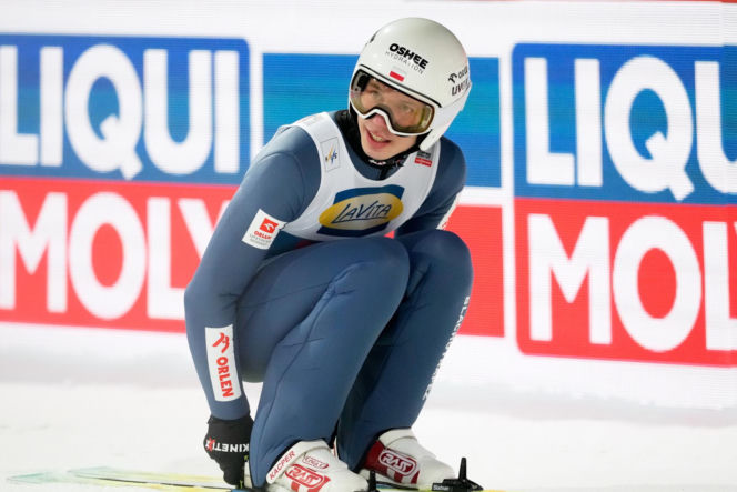 Kacper Tomasiak zaliczył dramatycznie wyglądający upadek w Vikersund