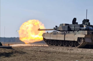 Setki milionów złotych kar za opóźnienia w armii. Ale nie wszyscy płacą tyle samo