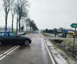 Groźny WYPADEK na DK66. Zderzenie volkswagena z hondą. Cztery osoby w szpitalu [ZDJĘCIA]
