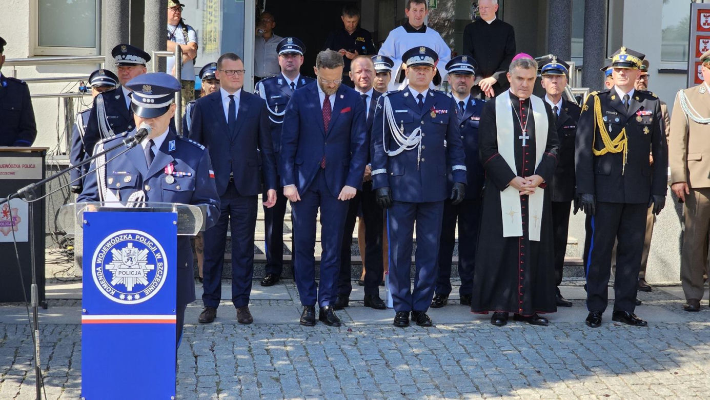 Nadanie sztandaru dla KPP w Świdwinie