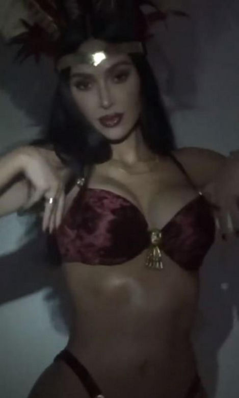 Kim Kardashian wojuje z Salmą Hayek! Diagnoza fanów druzgocąca dla jednej z nich
