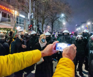 Barbara Nowacka w marszu kobiet w kolejnym dniu protestu