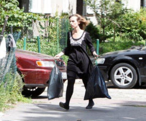 Kamila Łapicka pozbywa się pamiątek po mężu