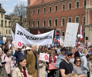 Warszawa: ulicami przeszedł Narodowy Marsz Życia