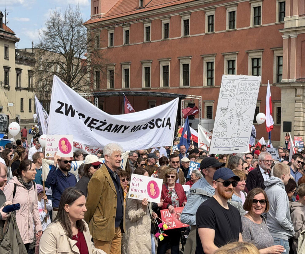Warszawa: ulicami przeszedł Narodowy Marsz Życia