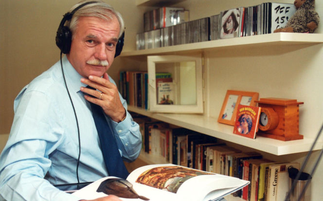 Mało kto wie, że Andrzej Olechowski prezenterem muzycznym i był DJ-em. Wspomniała go gwiazd TVP