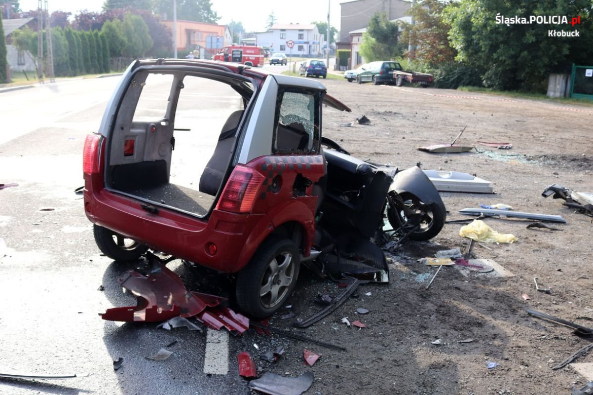 Tragiczny wypadek w Krzepicach. Zginęła pasażerka mini cara