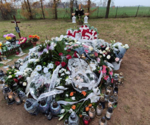Grób Damiana utonął w kwiatach. Jego ukochana tonie we łzach