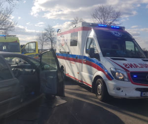 Apele policji nie pomagają. Pijany 45-latek doprowadził do potężnego zderzenia! Cztery osoby zabrały karetki [ZDJĘCIA]