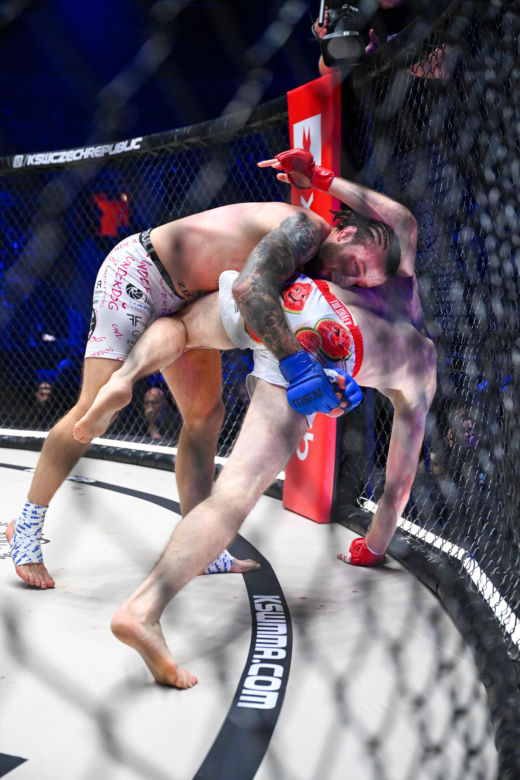 XTB KSW 121. Potężny cios w krocze, trybuny zamarły!