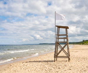 Sinice Pogorzelica. Czy w Pogorzelicy można się kąpać 17.08? Flaga, warunki pogodowe