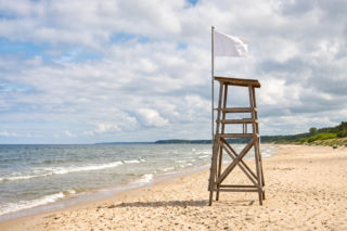 Sinice Pogorzelica. Czy w Pogorzelicy można się kąpać 17.08? Flaga, warunki pogodowe