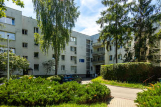 Pękający blok przy ul. Hirszfelda 2 w Warszawie