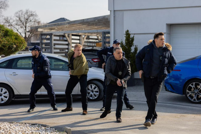 Pierwsza miłość, odcinek 4212: Makabryczne odkrycie policji - w kałuży krwi leży postrzelony Bolesław