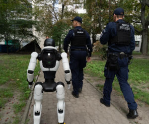 Niewiarygodne sceny. Roboty krzyczą w Warszawie, a minister alarmuje: mamy się czego obawiać!
