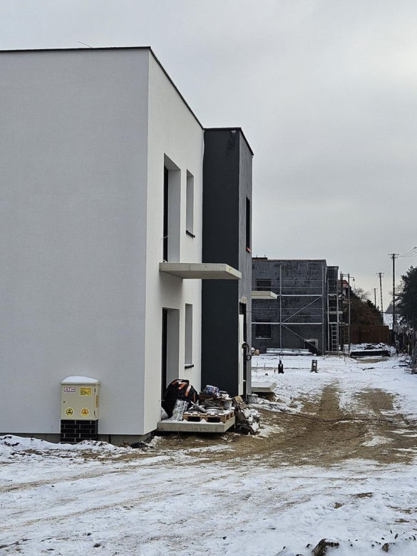 Z fotowoltaiką i ogrzewaniem gazowym. Nowe bloki komunalne w Lesznie