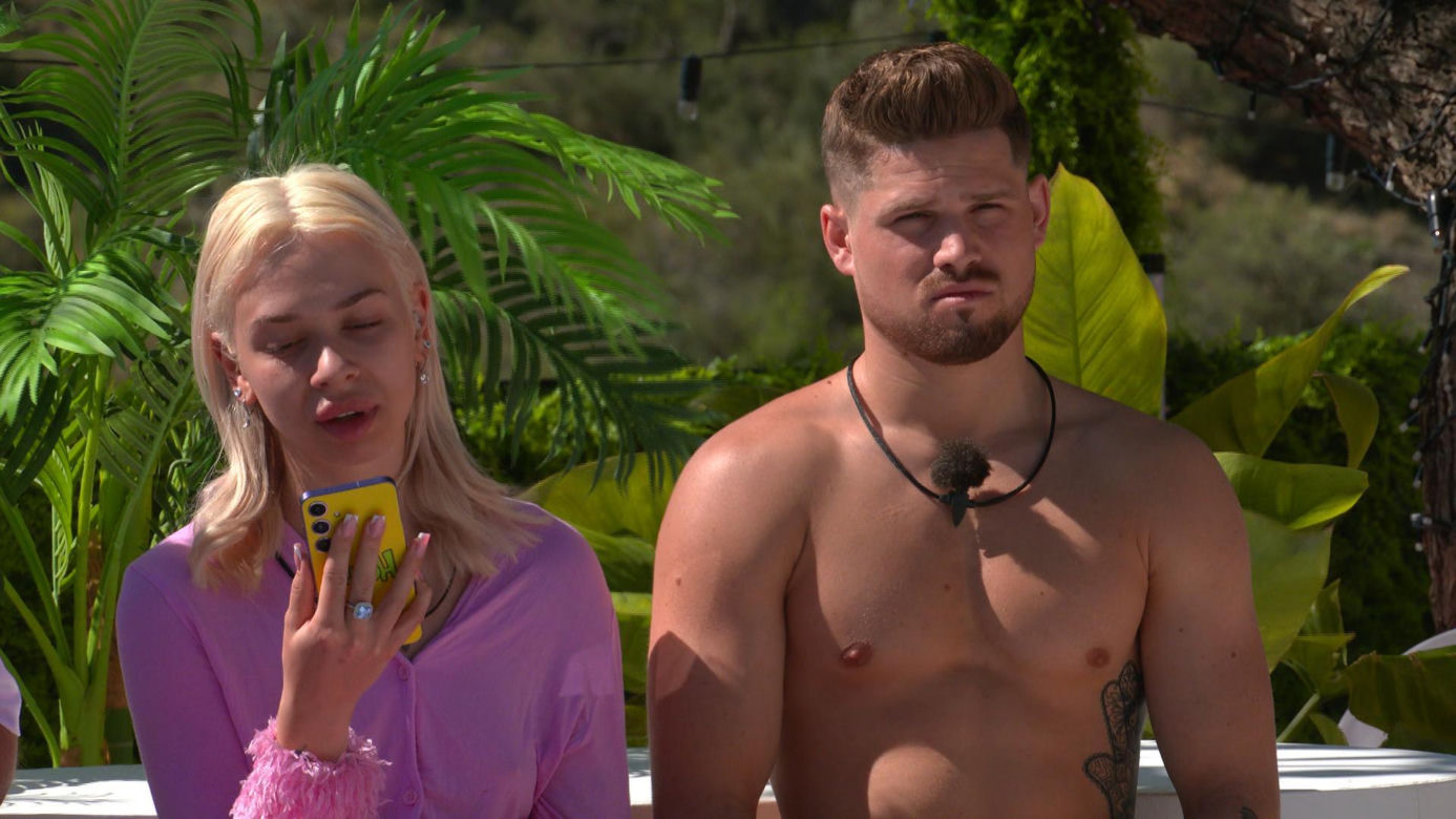 Love Island 9: to już koniec Adriana w programie? Widzowie czują się oszukani