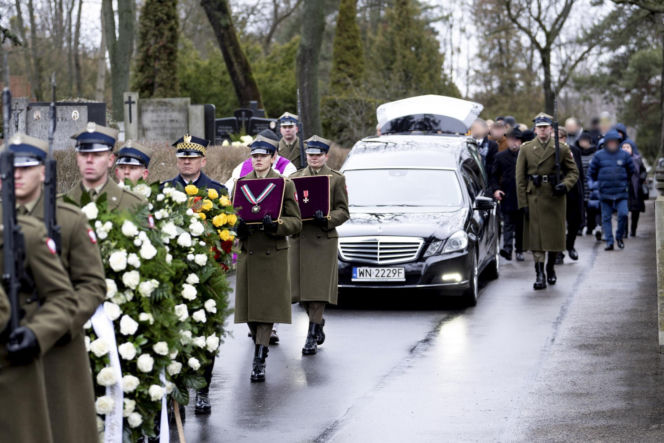Tak wygląda teraz grób Edwarda Linde-Lubaszenko