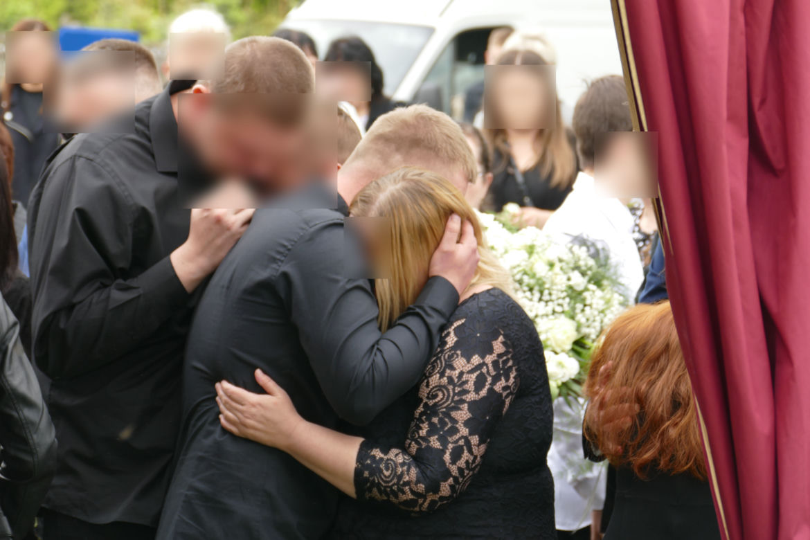Zginęłaś, jak ścięty kwiat. Pogrzeb Oliwii zamordowanej w domu dziecka